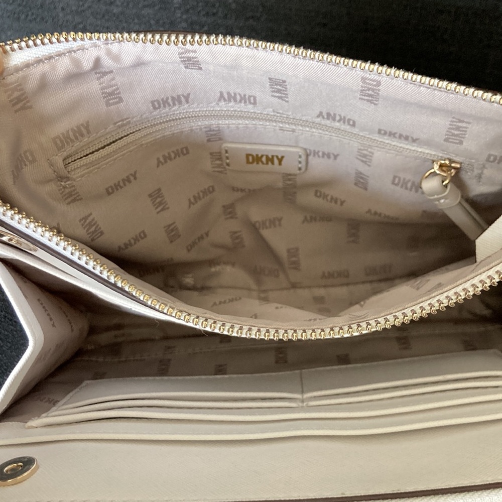 NWOT, DKNY crossbody bag - Picture 12 of 12